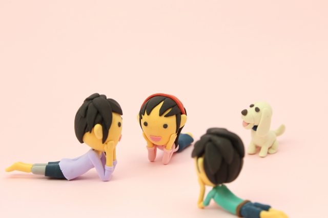 3人のこどもとねこ